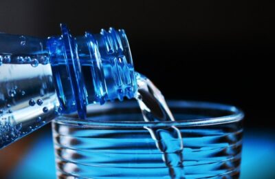 Wasser aus Plastikflaschen. Gesund oder nicht?