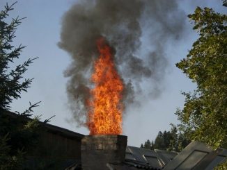 Kaminbrand darf man als Hausbesitzer aber auf keinen Fall unterschätzen. - Foto: pixabay.com/kummod/CCO