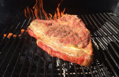 So gelingen saftige Steaks vom Grill
