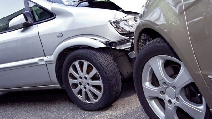 Wer in einen Unfall im Straßenverkehr verwickelt wird, befindet sich in einer Stresssituation. Dennoch sollte man versuchen, möglichst umsichtig zu handeln. - Foto: djd/Itzehoer Versicherungen /MEV Verlag GmbH