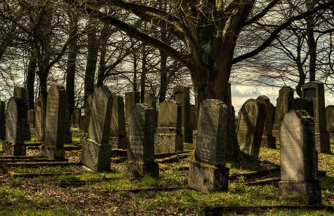 Der teure Tod: Grabnutzungsgebühren steigen um bis zu 374 Prozent. - Foto: pixabay.com/ju-dit/CCO