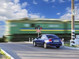 Gefahrenquelle Bahnübergänge - die wichtigsten Regeln. - Foto: dmd/thx