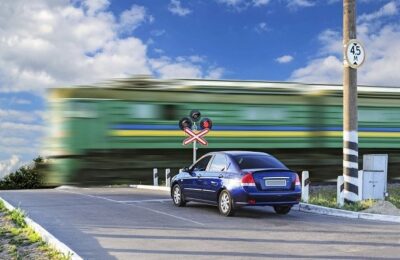 Das richtige Verhalten an Bahnübergängen