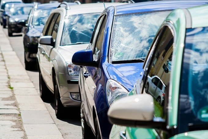 Eine Kfz-Haftpflichtversicherung muss kraft Gesetz jeder Fahrzeughalter haben. - Foto: pixabay.com/nile/CCO