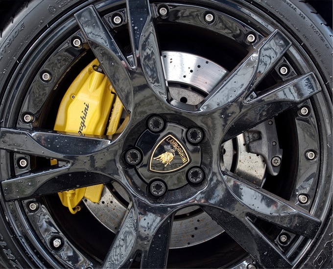 Zu den beliebtesten Tuning-Optionen gehört die Montage von Leichtmetallfelgen. - Foto: pixabay.com/aitoff/CCO