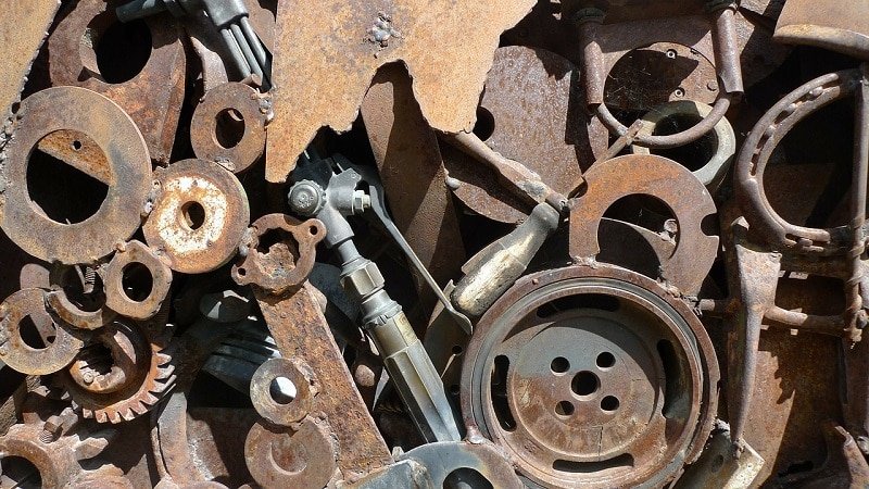 Schrottentsorgung ist zugegeben aufwändig, vor allem, wenn an alten Resten ganz verschiedene Metalle herumliegen. - Foto: pixabay.com/dparks/CCO