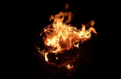Lagerfeuer-Romantik im Garten