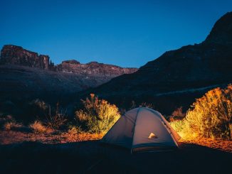 Beim Campen kommt es vor allem auf das Gewicht an. Ist man nur mit einem Rucksack oder einem Fahrrad unterwegs muss das Gepäck besonders leicht sein. - Foto: pixabay.com/Unsplash/CCO