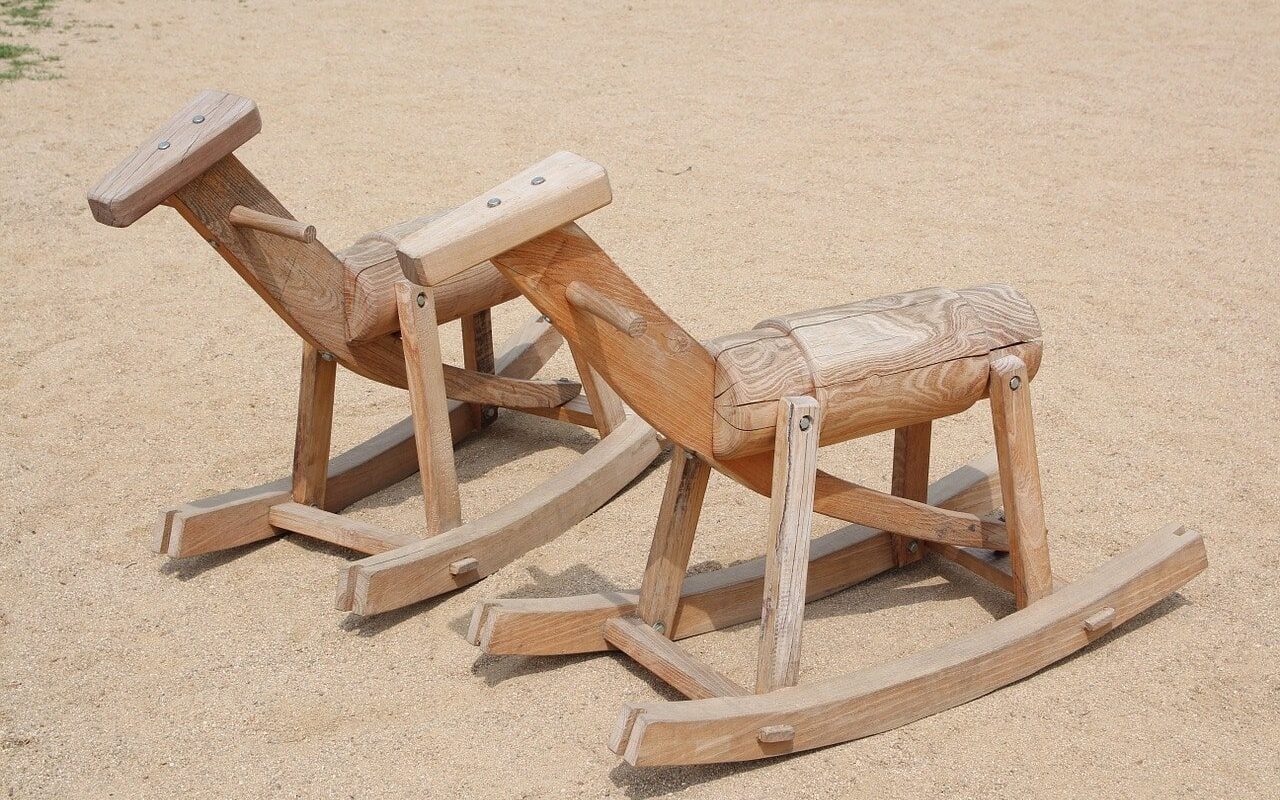 Immer mehr Eltern kaufen ihren Kindern bevorzugt Spielsachen aus Holz. - Foto: pixabay.com/manseok/CCO