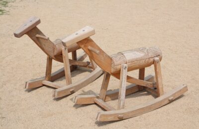 Holz vs. Kunststoff – Welche Spielzeuge Kinder wirklich fördern?