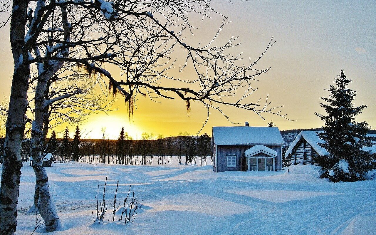 Im Herbst sollten Hausbesitzer ihre Immobilie noch einmal gründlich unter die Lupe nehmen, denn der nahende Winter setzt auch Gebäuden zu. - Foto: pixabay.com/h-egon/CCO