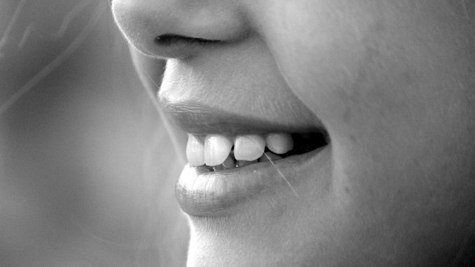 Zahnprobleme können zu psychischen Problemen wie Ängsten und Selbstzweifeln führen. - Foto: pixabay.com/Giuliamar/CCO