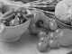 Gemüse – Mediterrane Ernährung mit viel frischem Gemüse und Olivenöl hilft dabei, Übergewicht zu vermeiden oder abzubauen. - Foto djd Wörwag Pharma colourbox.de