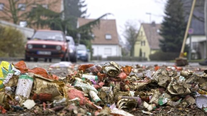 Um ohne unangenehme Überraschungen in das neue Jahr zu starten, sollte man sein Auto in der Silvesternacht schützen. - Foto: dmd/thx