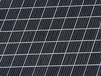 Photovoltaikanlagen sind in mehre Solarmodule aufgeteilt und diese Module wiederum sind aus einzelnen Solarzellen zusammen gesetzt.