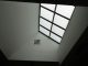 Je nach Architektur einer Immobilie sind viele Dachfenster vergleichsweise klein in ihrer Bauweise. Aber nichtsdestotrotz soll durch sie genügend Tageslicht in die Räumlichkeit eindringen können. - Foto: pixabay.com/Sehiru/CCO