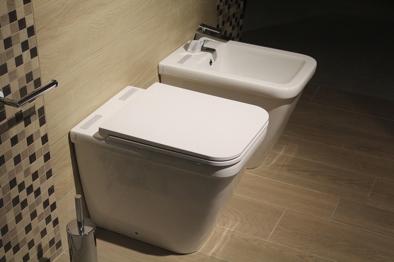 Fast jeder hat in seinem Leben schon mal eine peinliche Situation im Toilettenraum erlebt. - Foto: pixabay.com/sferrario1968/CCO