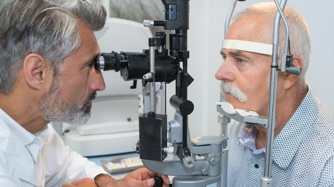 Oft werden Diabeteserkrankungen erst bei einer Untersuchung vom Augenarzt festgestellt, wenn bereits Folgeschäden eingetreten sind. - Foto: djd/Wörwag Pharma/COLOURBOX