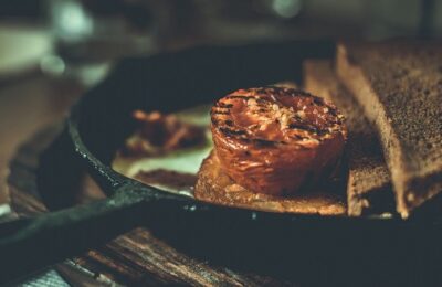 Eisenpfanne einbrennen – Anleitung & Tipps