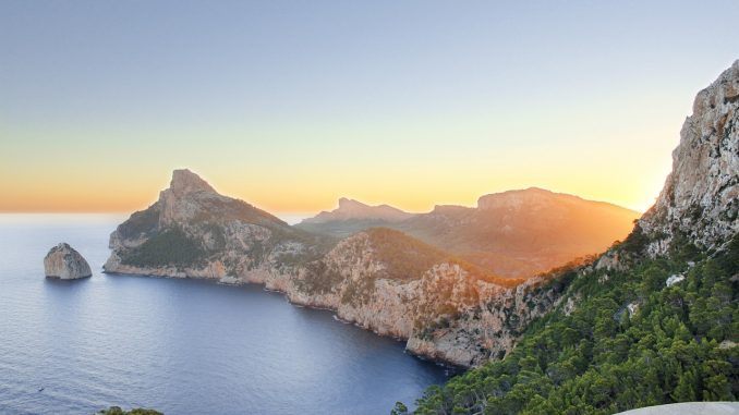 Mallorca ist eine der beliebtesten Urlaubsinseln der Europäer mit sehr interessantem historischen Hintergrund. - Bild: pixabay.com/www_balearentraum_de/CCO