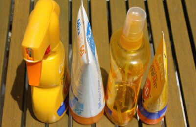Kinder und Sonnencreme – Darauf sollten Eltern achten